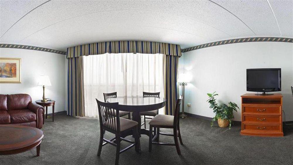 Holiday Inn Rockford By Ihg Exterior foto