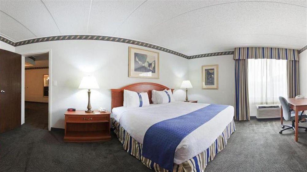Holiday Inn Rockford By Ihg Exterior foto